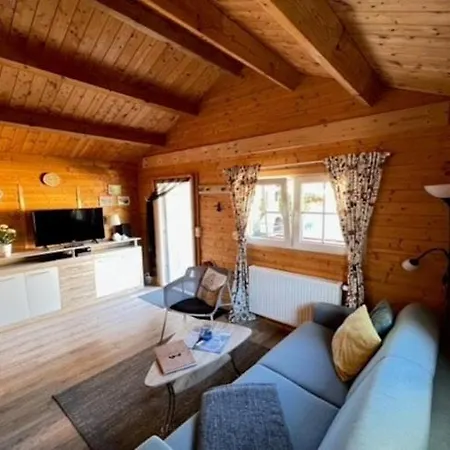 Wunderschoenes Blockbohlenhaus Am Plauer See, Cleaning Included *